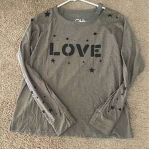 Lightweight long sleeve Love Graphic shirt